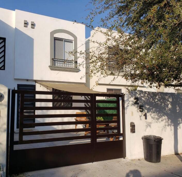 Comfortable And Private House 2 Bedrooms Wifi Parking Free มอนแตร์เรย์ ภายนอก รูปภาพ
