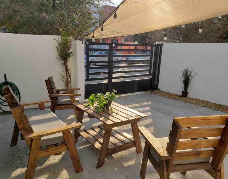 Comfortable And Private House 2 Bedrooms Wifi Parking Free มอนแตร์เรย์ ภายนอก รูปภาพ
