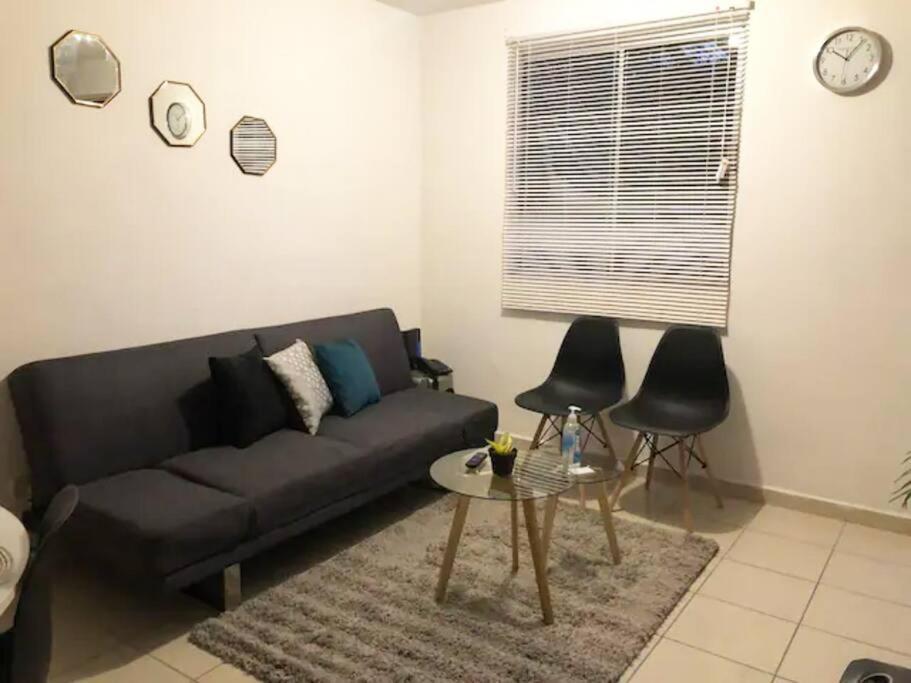 Comfortable And Private House 2 Bedrooms Wifi Parking Free มอนแตร์เรย์ ภายนอก รูปภาพ