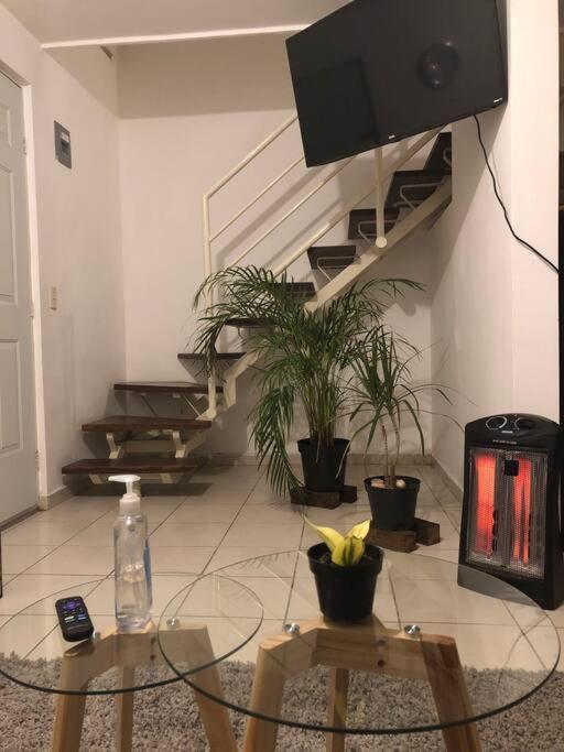 Comfortable And Private House 2 Bedrooms Wifi Parking Free มอนแตร์เรย์ ภายนอก รูปภาพ