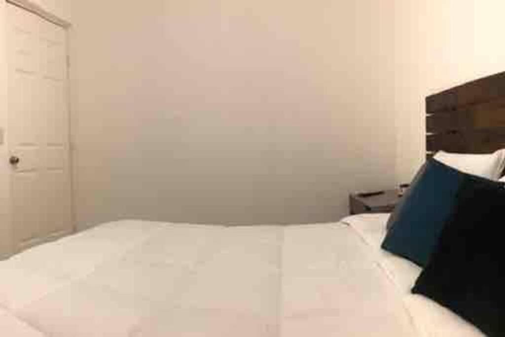 Comfortable And Private House 2 Bedrooms Wifi Parking Free มอนแตร์เรย์ ภายนอก รูปภาพ