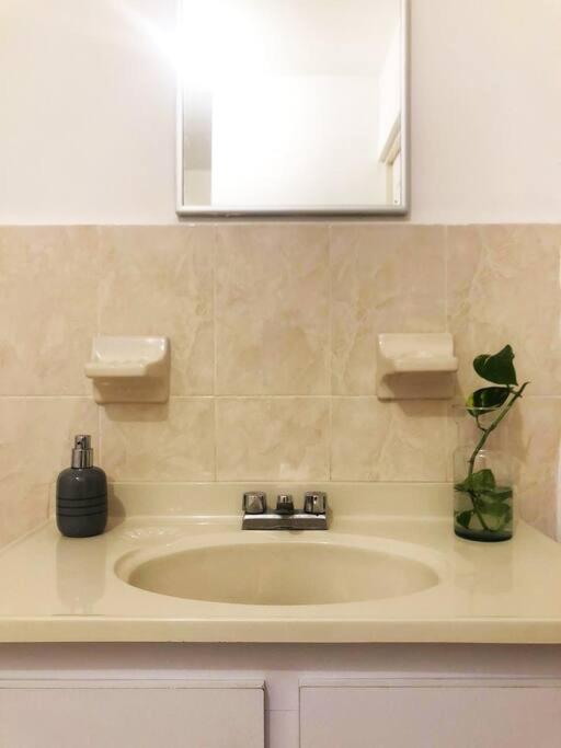 Comfortable And Private House 2 Bedrooms Wifi Parking Free มอนแตร์เรย์ ภายนอก รูปภาพ