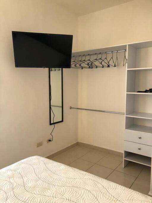 Comfortable And Private House 2 Bedrooms Wifi Parking Free มอนแตร์เรย์ ภายนอก รูปภาพ